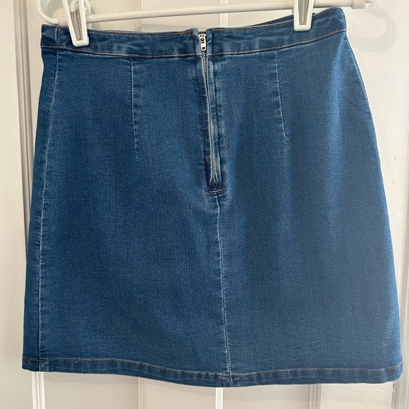 Jean skirt with zip closure - Picture 4 of 4